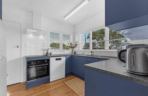 Devonport Apartment | Bespoke Stays - Christmas by the Coast