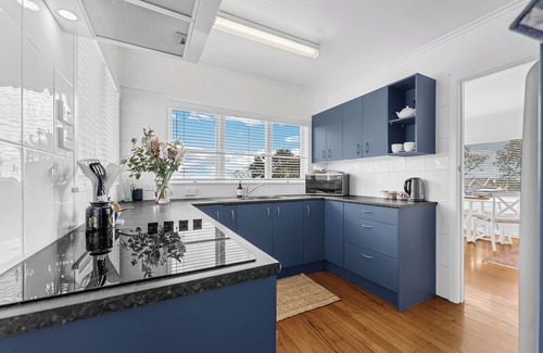 Devonport Apartment | Bespoke Stays - Christmas by the Coast