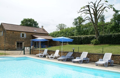 Saint-Pompont House | Besse Poolside Retreat
