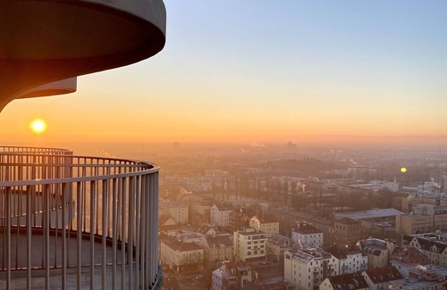 Antonsviertel Apartment | Best Butler Skyline Lodge City Apartment Netflix