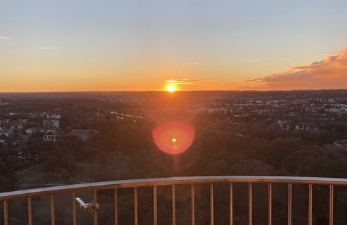 Antonsviertel Apartment | Best Butler Skyline Lodge City Apartment Netflix