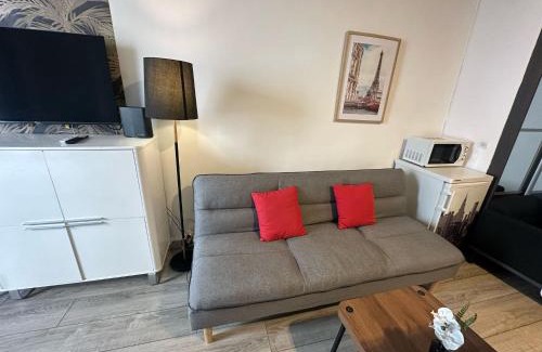 8th Arrondissement Apartment | Best Inn Ponthieu Paris