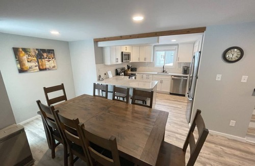 North Troy Apartment | Best Location @ Jay: `24 Remodel, Ski-in/Out by Waterpark & Rink, A/C & Dogs