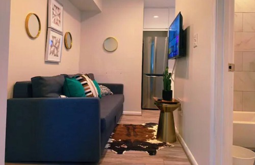Federal Hill Apartment | BEST LOCATION ON AIRBNB! 2Bed 1Bath, Close to all!