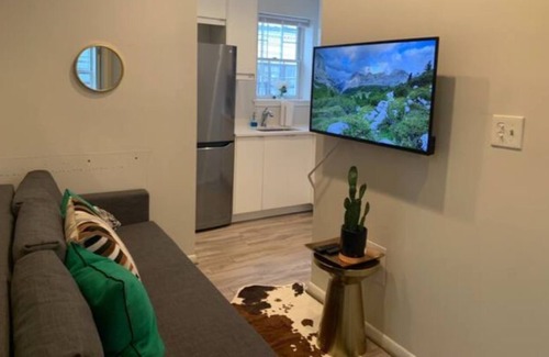 Federal Hill Apartment | BEST LOCATION ON AIRBNB! 2Bed 1Bath, Close to all!