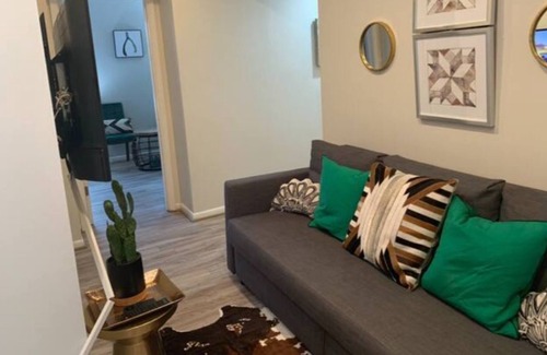 Federal Hill Apartment | BEST LOCATION ON AIRBNB! 2Bed 1Bath, Close to all!