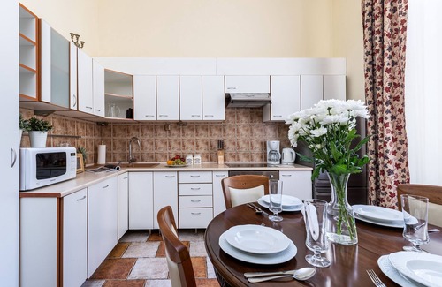 City Centre Apartment | Best location to explore Krakow! Spacious 105m2/1130 sq ft, 2 bathr. Beautiful