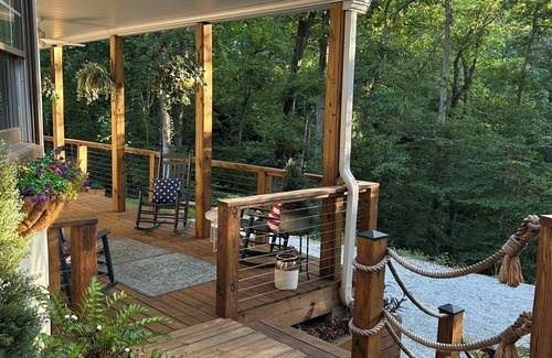 Gainesville House | Best of GA Award Nominee! Cozy Lakefront Retreat w/Hot Tub, Fire Pit