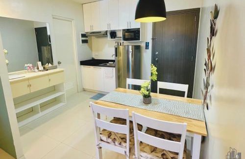 Puerto Princesa City Centre Hotel | Best OneBR Condo with Balcony Near Puerto Princesa Airport - B2 6Diamond