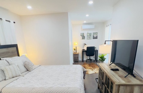 Coral Terrace House | Best Price New 3BD With Big Pool! Central Location Near Airport & Downtwn!