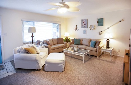South Gate Ridge House | Best Value 3BR/2BA Pool Home 10 min from Siesta