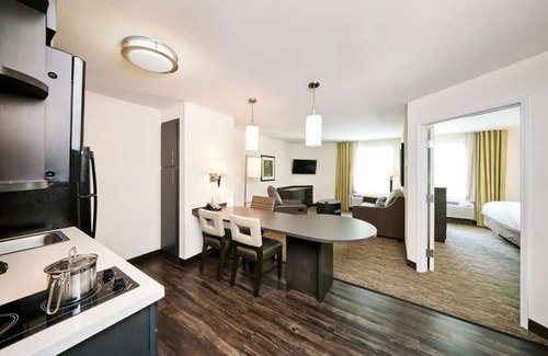 Bryant Pattengill West Resort | Best Value, Quality Stay! Pet-Friendly, Close to Briarwood Mall!