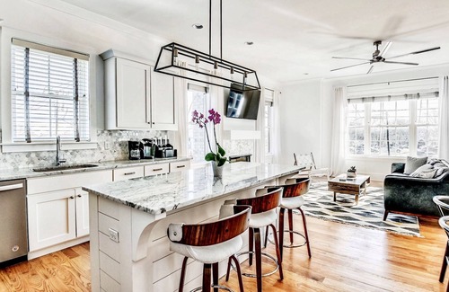 Hope Gardens House | ★Best Views in Downtown★Stunning design, rooftop, near BROADWAY - 8 beds