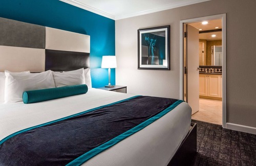 Las Vegas Strip Hotel | Best Western Plus Casino Royale - Center Strip
