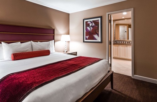 Las Vegas Strip Hotel | Best Western Plus Casino Royale - Center Strip
