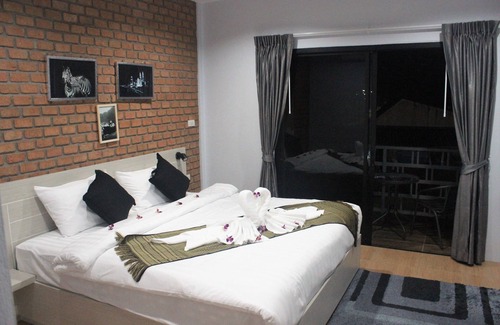 Chalong Hotel | Bests village & villa
