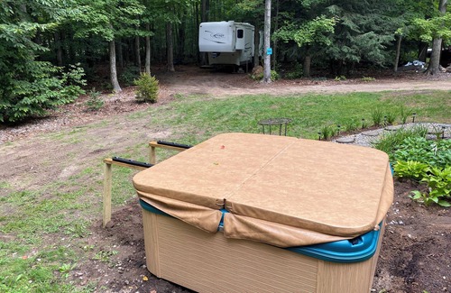 Beulah House | Betsie - Excellent 35Ft RV Camper in the Woods Fire Pit & Hot Tub Access