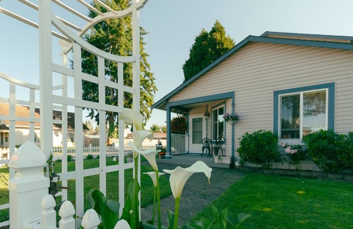 Yelm Bed & Breakfast | Betsy Pease Suite on BNB