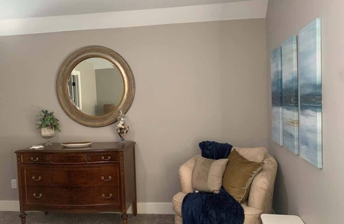 Bettendorf Apartment | Bettendorf Condo: 2BR, 2BA, Garage, King master, Pets Welcome!