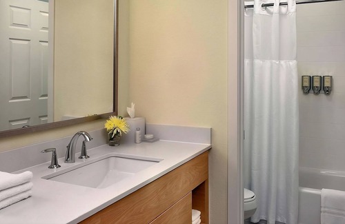 Monmouth Junction Resort | Better Choice for Vacation! Pet-Friendly, w/Seasonal Pool, Near Grover Park