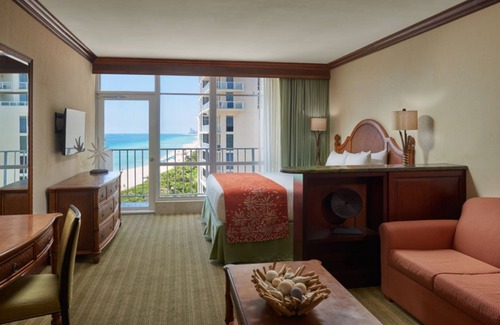 Sunny Isles Beach Hotel | Better Choice for your Beach Getaway! 4 Spacious Units, Onsite Dining, Pool