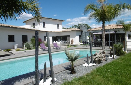 Sollies-Ville House | BETWEEN CASSIS AND ST TROPEZ VILLA WITH HEATED SWIMMING POOL