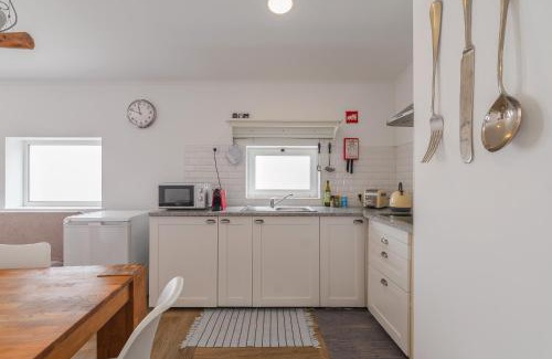 Malveira da Serra House | Between Mountain And Sea