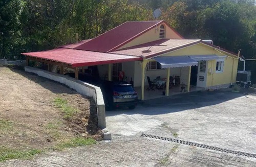 Marigot House | Between sea and mountains