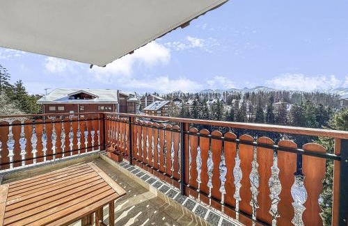 Lens Apartment | Between slopes and golf facing the Alps