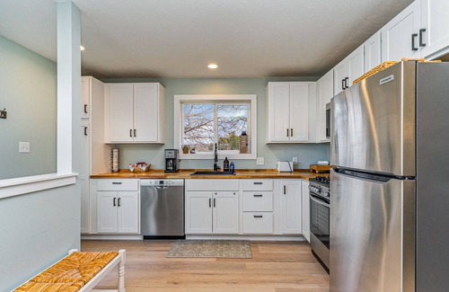 Beulah Apartment | Beulah Apartment with Scenic Lake Views, Just 5 Minutes Away from the Beach!