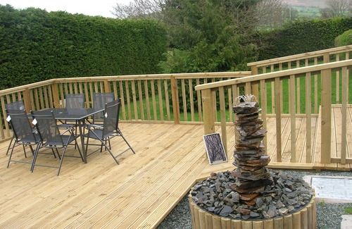 Hundred House House | Bevan House. Detached House With It's Own Private Hot Tub Outside & Free WI FI.