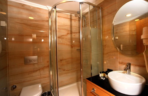 Pera Hotel | Beyoglu MLS Hotel