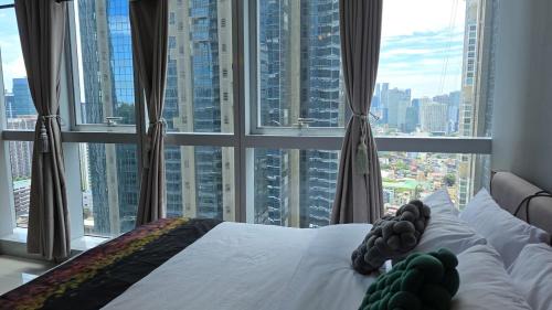 Luzon Apartment | BGC Hotel Vibe with City View at Uptown Parksuites near St Luke's, Grand Hyatt Hotel, Uptown Mall, and Mitsukoshi Mall