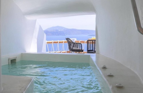 Kamari Apartment | BH533 - C - Suite Santorini
