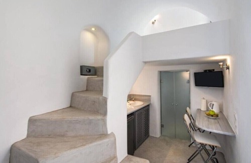 Kamari Apartment | BH724 - C - Suite Santorini