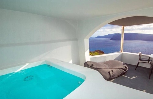 Kamari Apartment | BH724 - C - Suite Santorini
