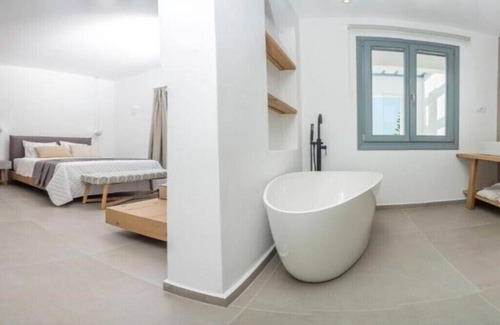 Kini Apartment | BH782 - C - Suite Syros