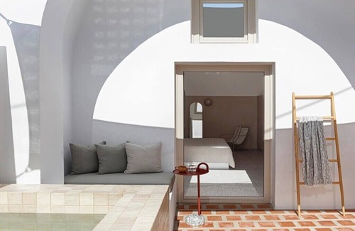 Fira Apartment | BH940 - C - Suite Sanrotini
