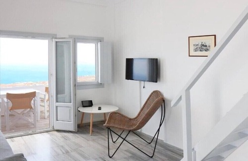 Kamari Apartment | BH974 - C - Suite Santorini