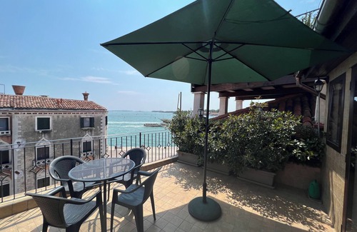 Castello Apartment | BIANCIAL PENTHOUSE WITH SPLENDID TERRACE SOLARIUM OVERVIEW OF THE LAGOON