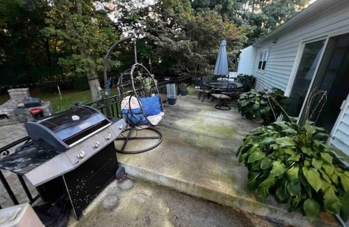 North Riverdale Apartment | Bibi’s Place Private Entrance, Room w/Full Bath