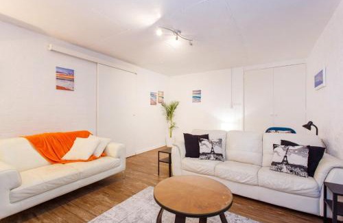 Bicton House | Bicton by the Bay - Close to Fremantle & River