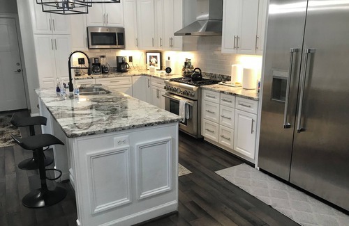 Riverside House | Big 3 story house near stadiums, aquarium, museums, 5 bedrooms, parking