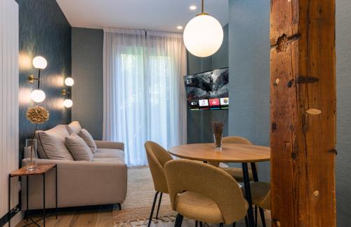 Egia House | BIG 4 ROOMS in a Centric Home Parking Included