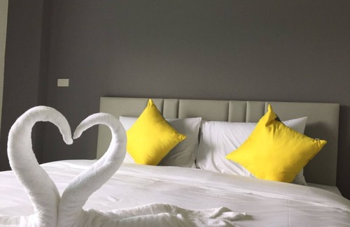 Chalong Hotel | Big Buddha Hillside Hotel