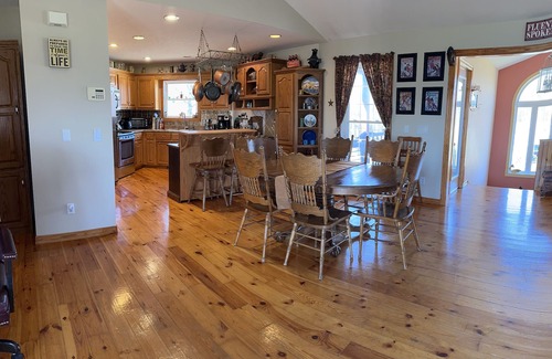 Smiths Grove House | Big Cabin on HorseRanch close to Bucees, MammothCaves,Corvettes,WKU, BeechBend