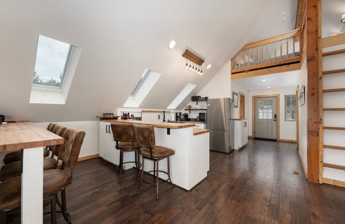 Grand Lake Cabin | Big Front Deck with Great Views, Private Hot Tub, Firepit, Laundry