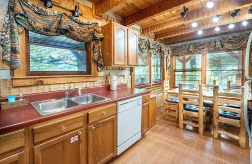 Gatlinburg - Pigeon Forge Cabin | Big Kahuna Lodge 3 Bedroom Cabin by RedAwning