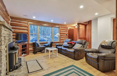 Buckhorn Cabin | Big Log Cabin Home right in town of Buckhorn