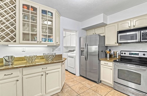 Bay Isle House | Big Pass Hideaway l Private Heated Pool, & Walking Distance to Siesta Key Beach